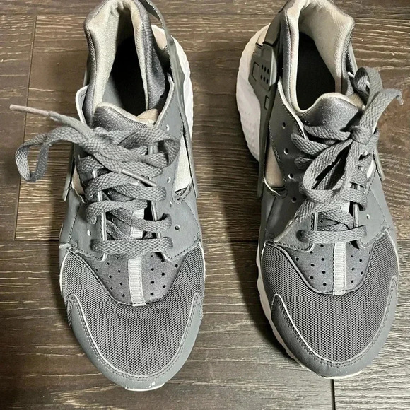Nike Air Huarache Run Cool  Grey Athletic Shoes Fits a Size 7Y US - Picture 4 of 4